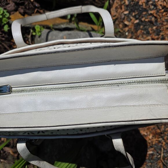 Coach Taylor Eyelet Carry-all - Picture 9 of 16